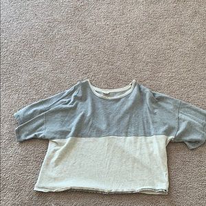 a 3/4 sleeve gray and white shirt